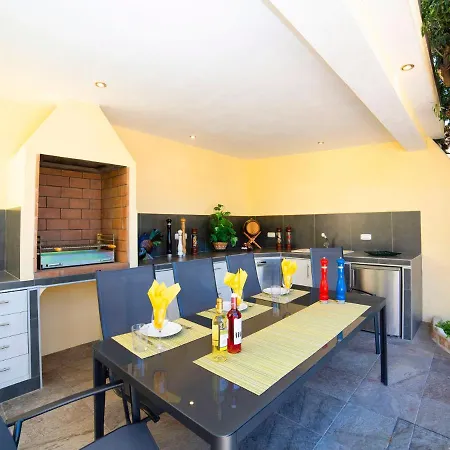 Villa Mandalea